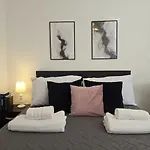 Old Street Boutique Studio 4