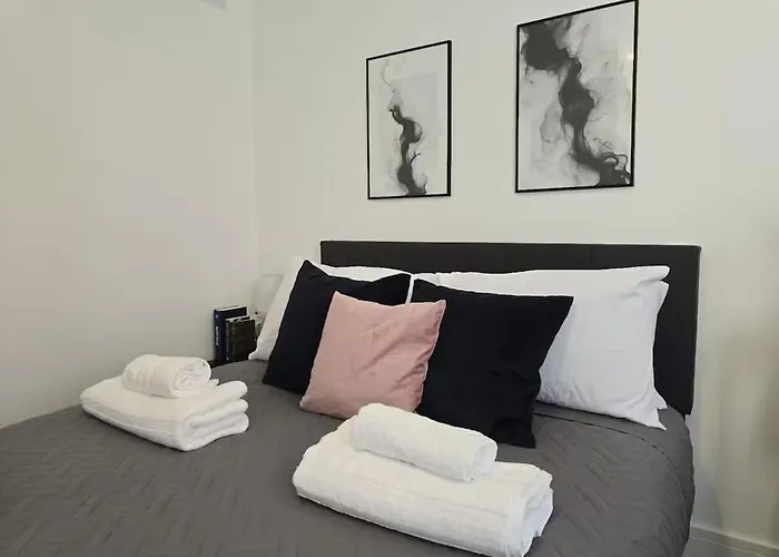 Old Street Boutique Studio 4